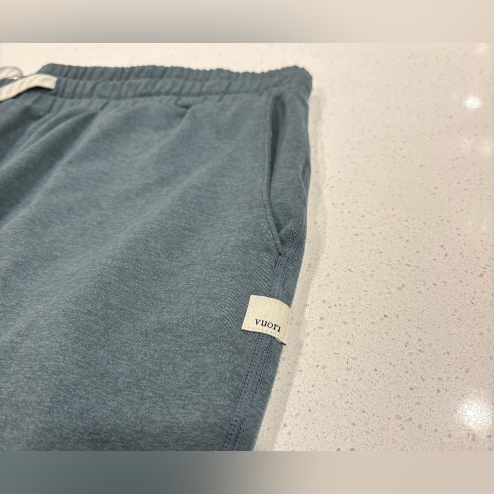 Women’s XL Vuori Performance Joggers - Picture 3 of 5